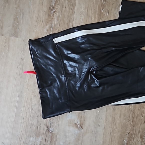 Spanx faux leather pant like new - Picture 2 of 4